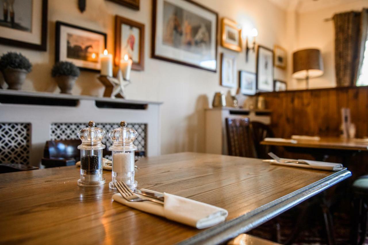 The Mortimer Arms (Adults Only) ロムジー エクステリア 写真